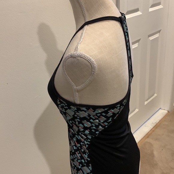 Very stylish workout Size S top,See Photos, like new Black with geometry pattern - Picture 5 of 6